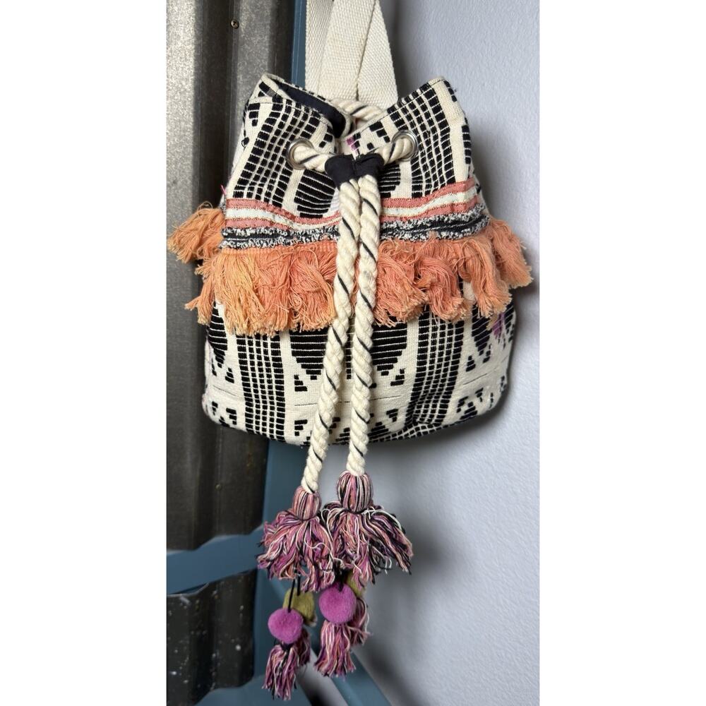 Parfois Mochila Festival Bucket Bag Backpack Woven Geometric Boho Pom-Pom Tassel